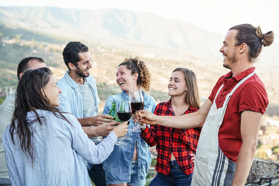 friends-chatting-spanish