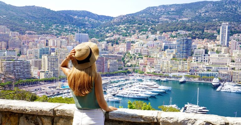 Young woman exploring Monca and learning the Monegasque language