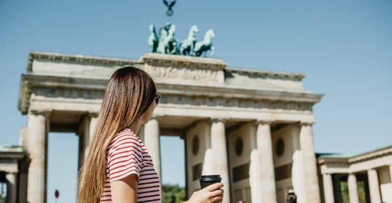 girls visiting Berlin and thinking about how to learn German